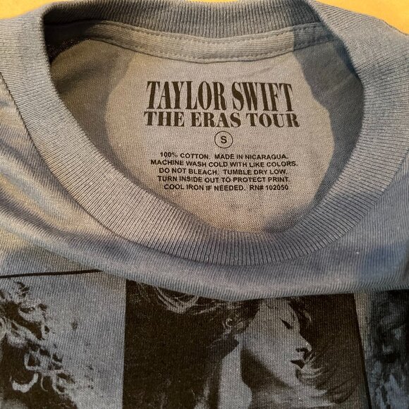 NEW! Taylor Swift The Eras Tour Blue International Dates Official T-Shirt Small - Picture 3 of 3